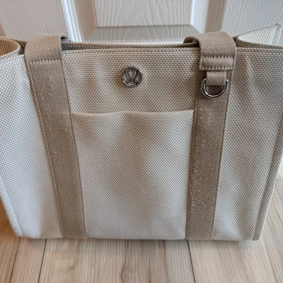 Lululemon Two-Tone Canvas Tote Bag 10L - Picture 2 of 8